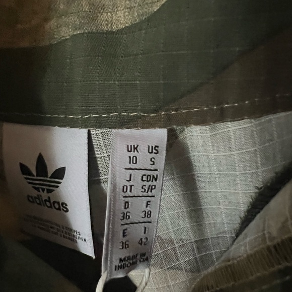 London ADIDAS CAMO PANTS
No matter where you go, you’re sure to stand out. New! - Picture 2 of 5